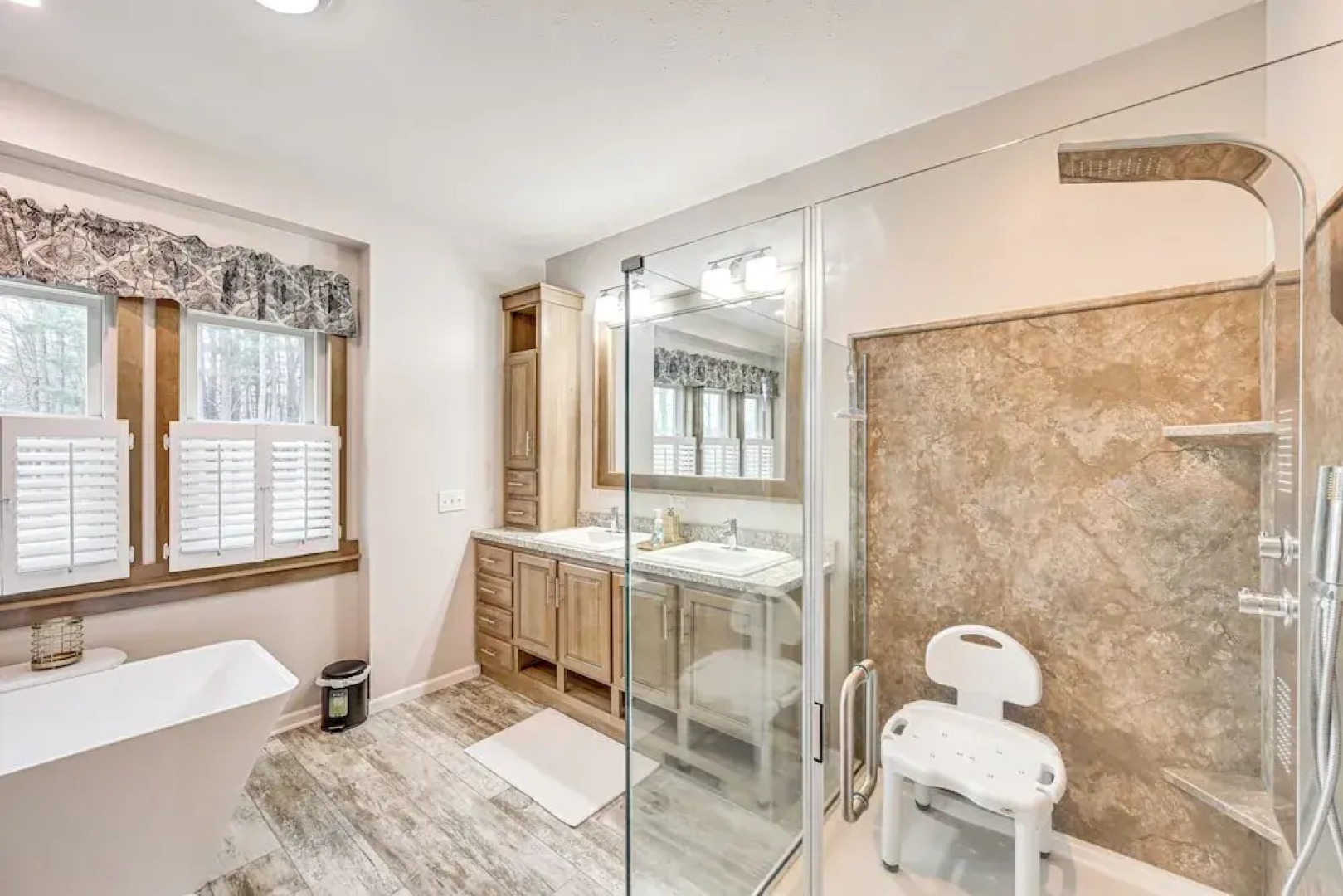 3 Mi to Dtwn: Family-friendly Home in South Haven!