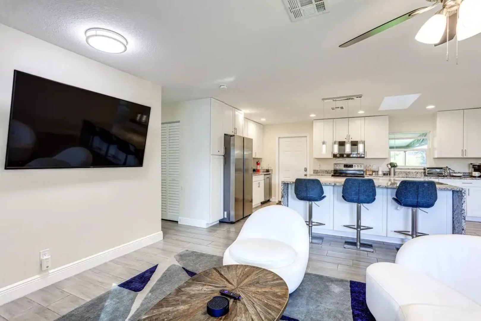 5 Mi to Beaches: Hot Tub Haven in Lake Worth