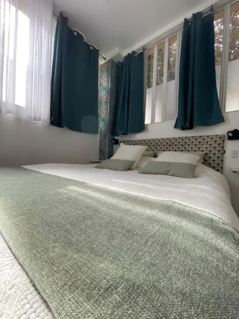 Très beau Studio Lumineux refait a Neuf !