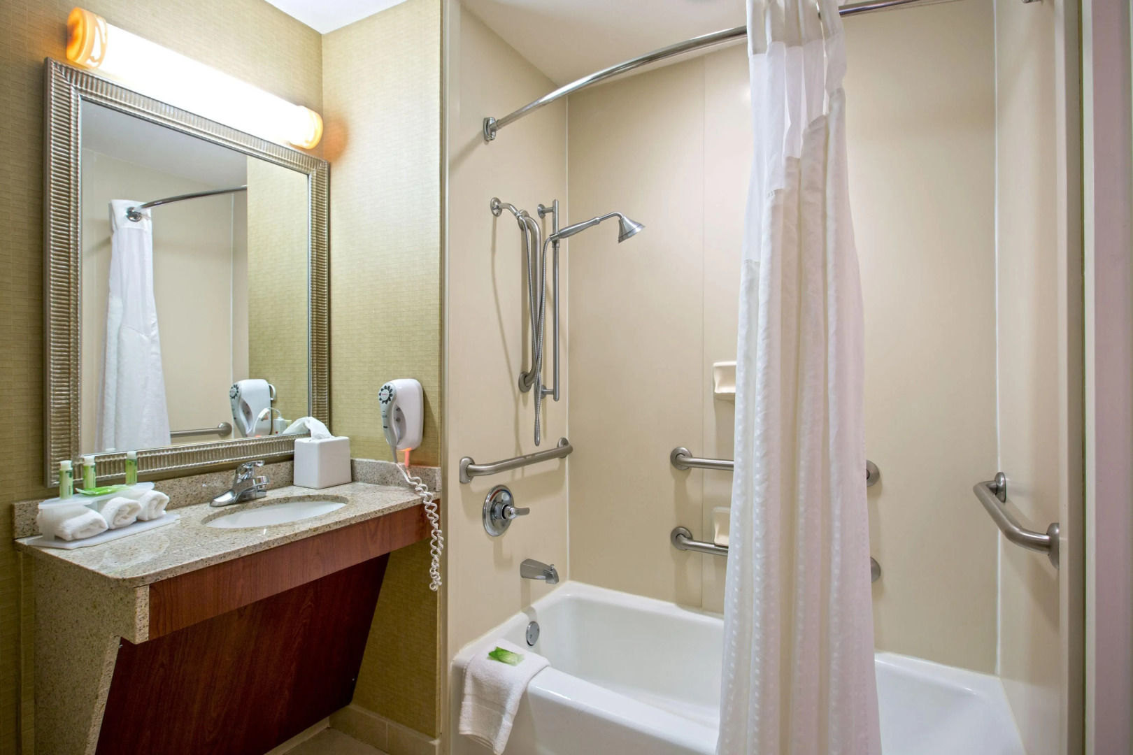Holiday Inn Express & Suites Flowood by IHG