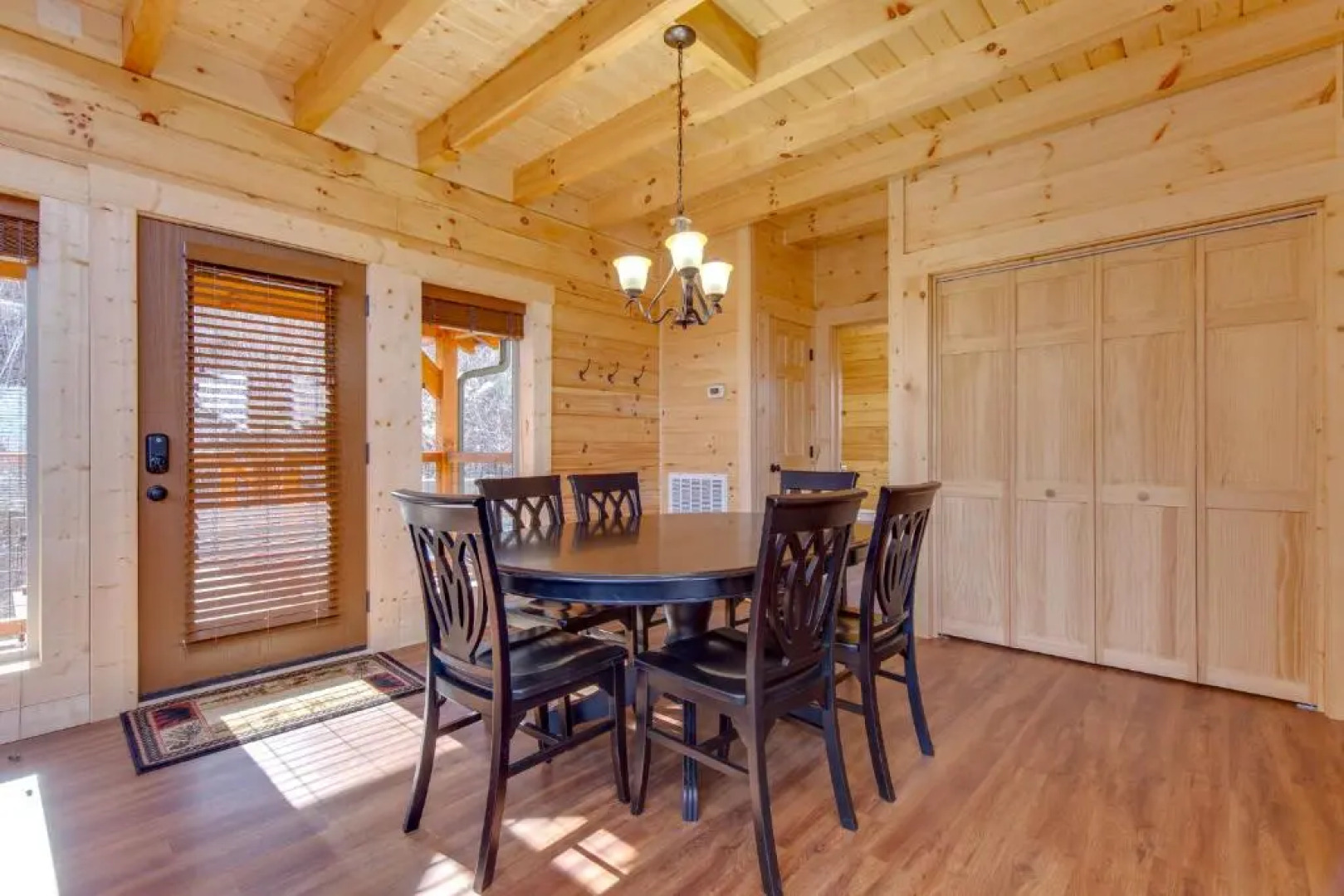 Back to Nature, 2 Bedroom, Fireplace, Hot Tub, WiFi, Pet Friendly, Sleeps 6