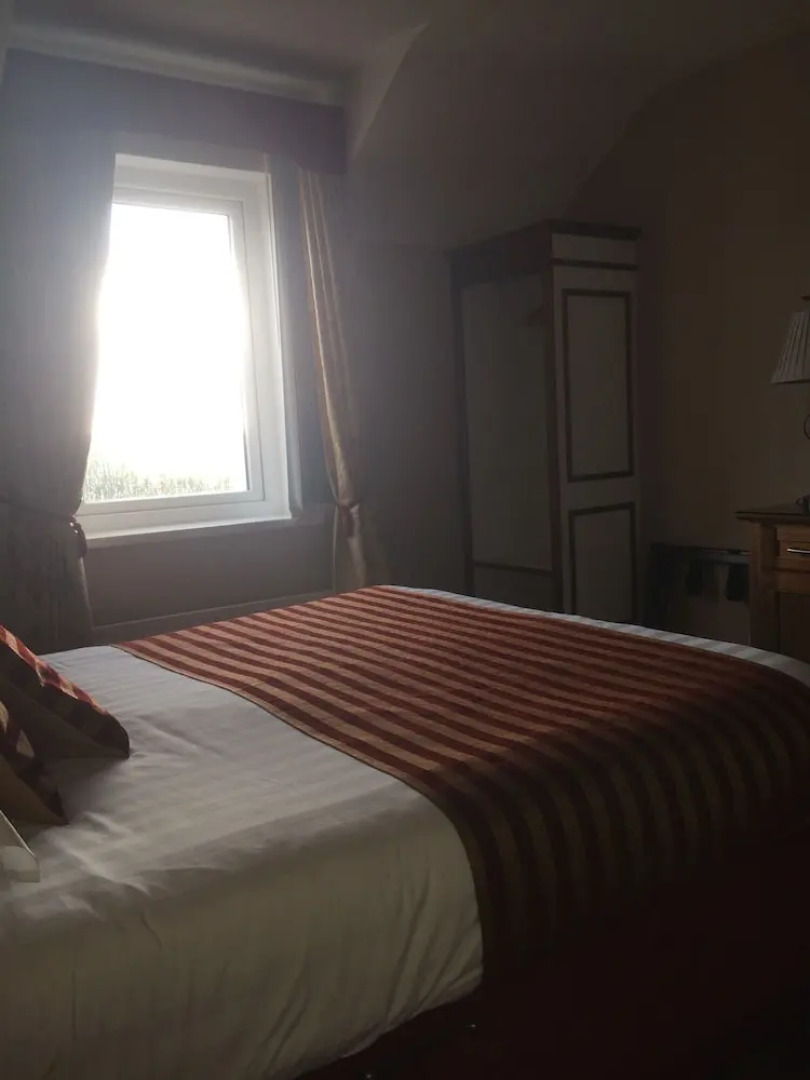 Carey's Viking House Hotel