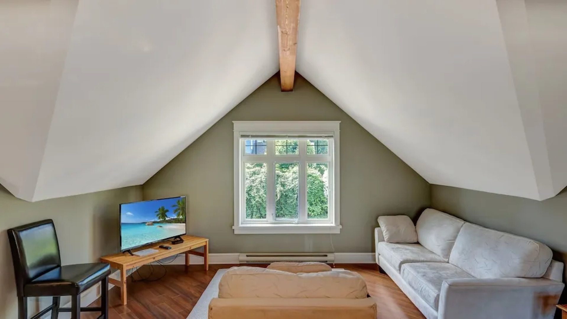 Parker by the Sea - Quaint Apartment with Beach Access