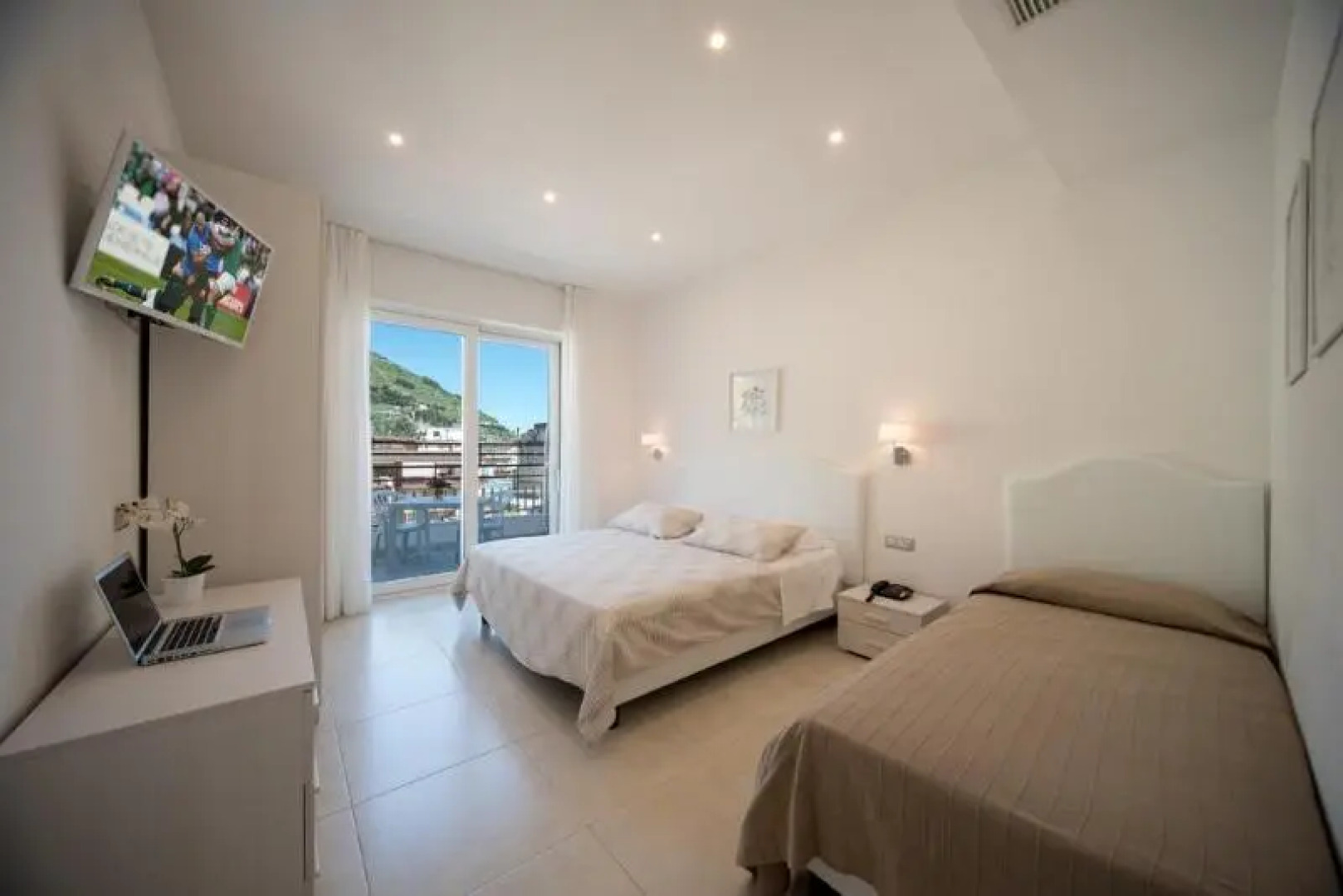 Santa Tecla Apartments