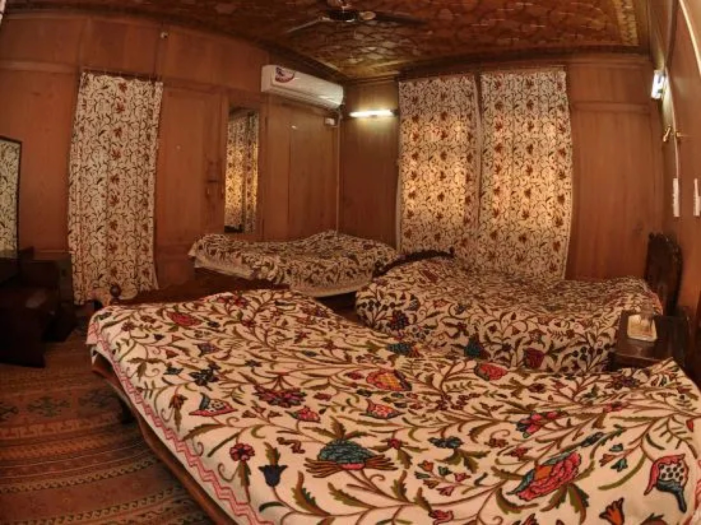 Peace of Mind Group of Houseboat