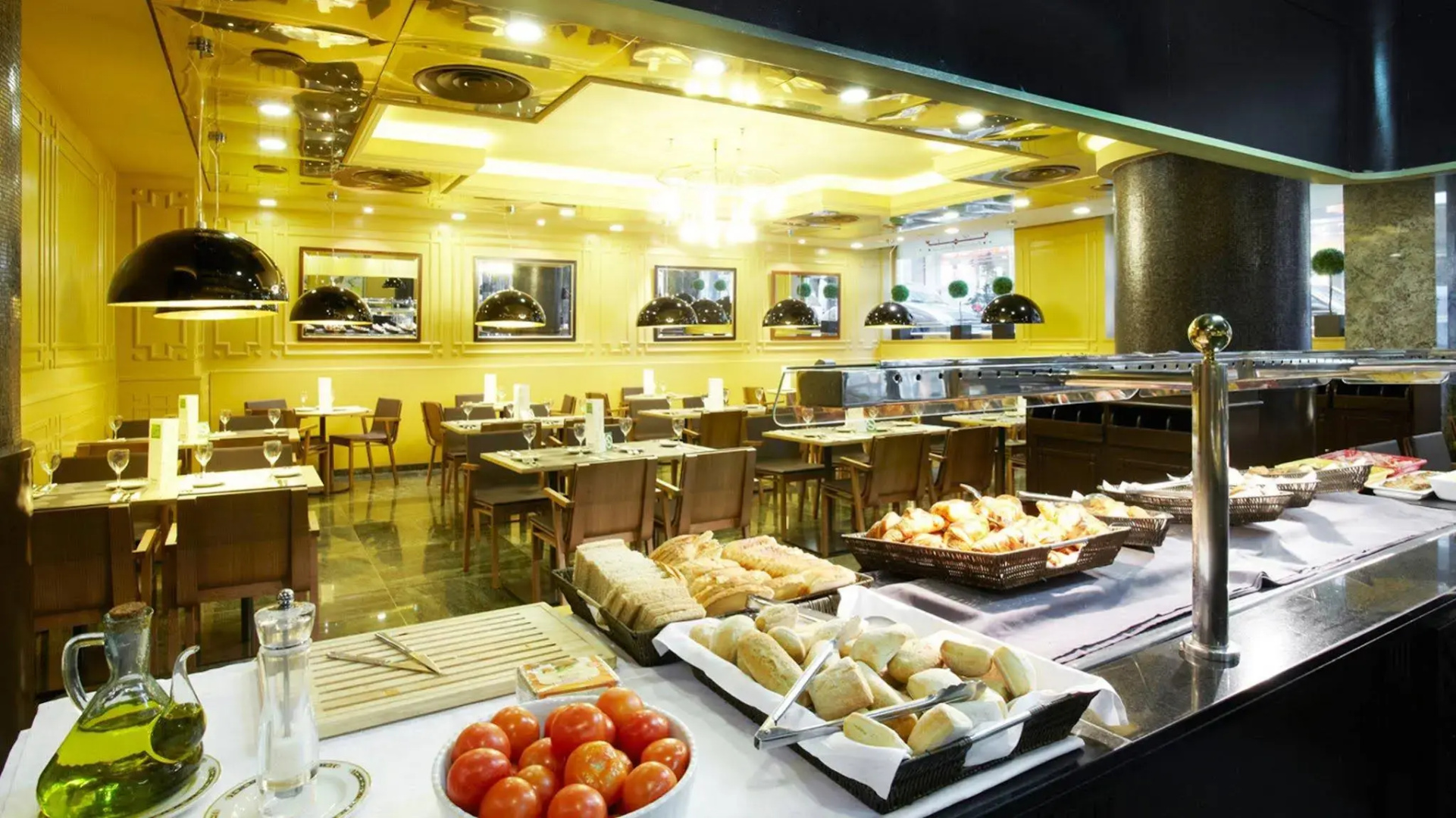 Suites Plaza Hotel & Wellness
