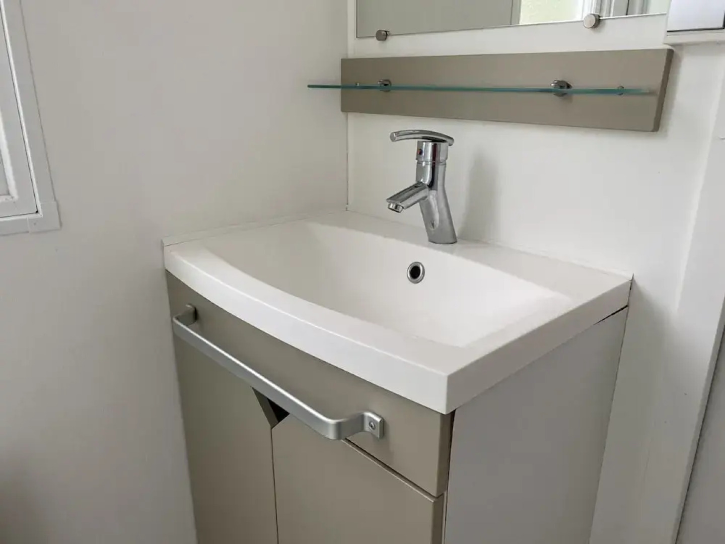 Neat Chalet With Microwave, Antwerp at 39 km