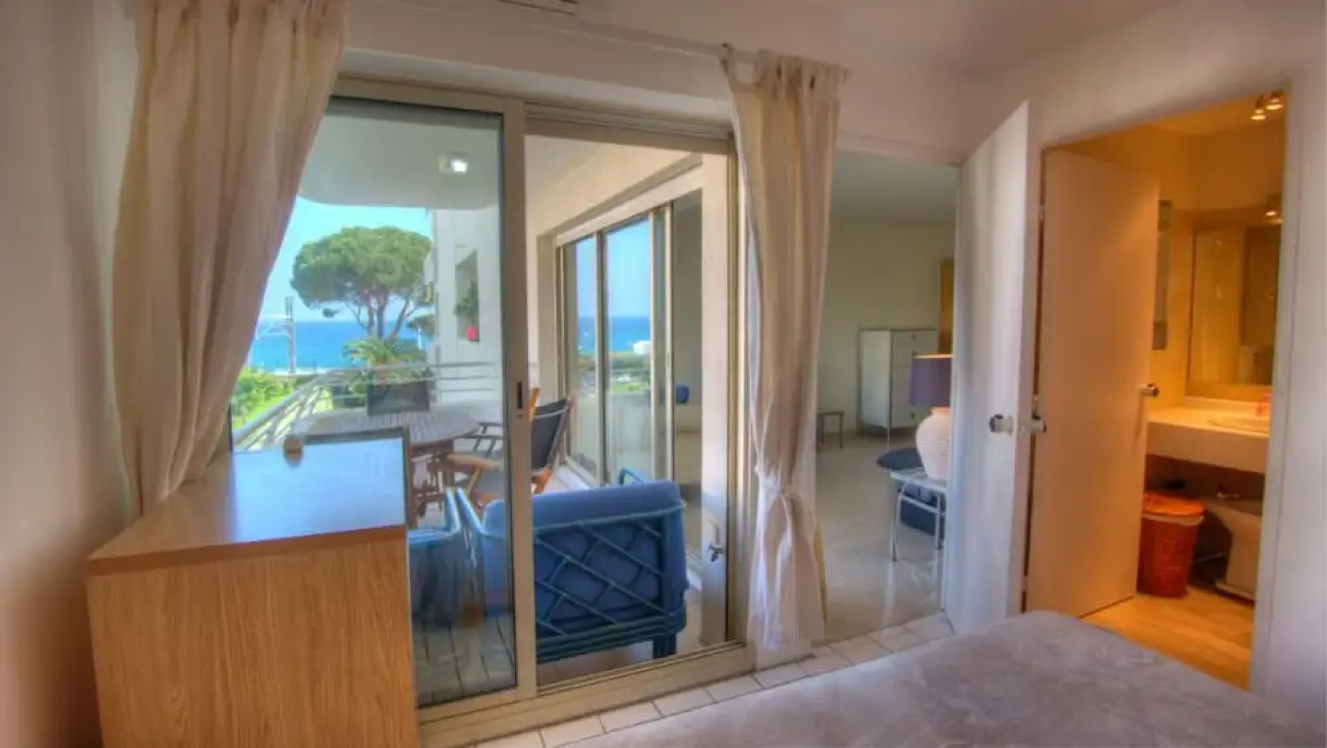 T2 vue mer 100m plages piscine PKG