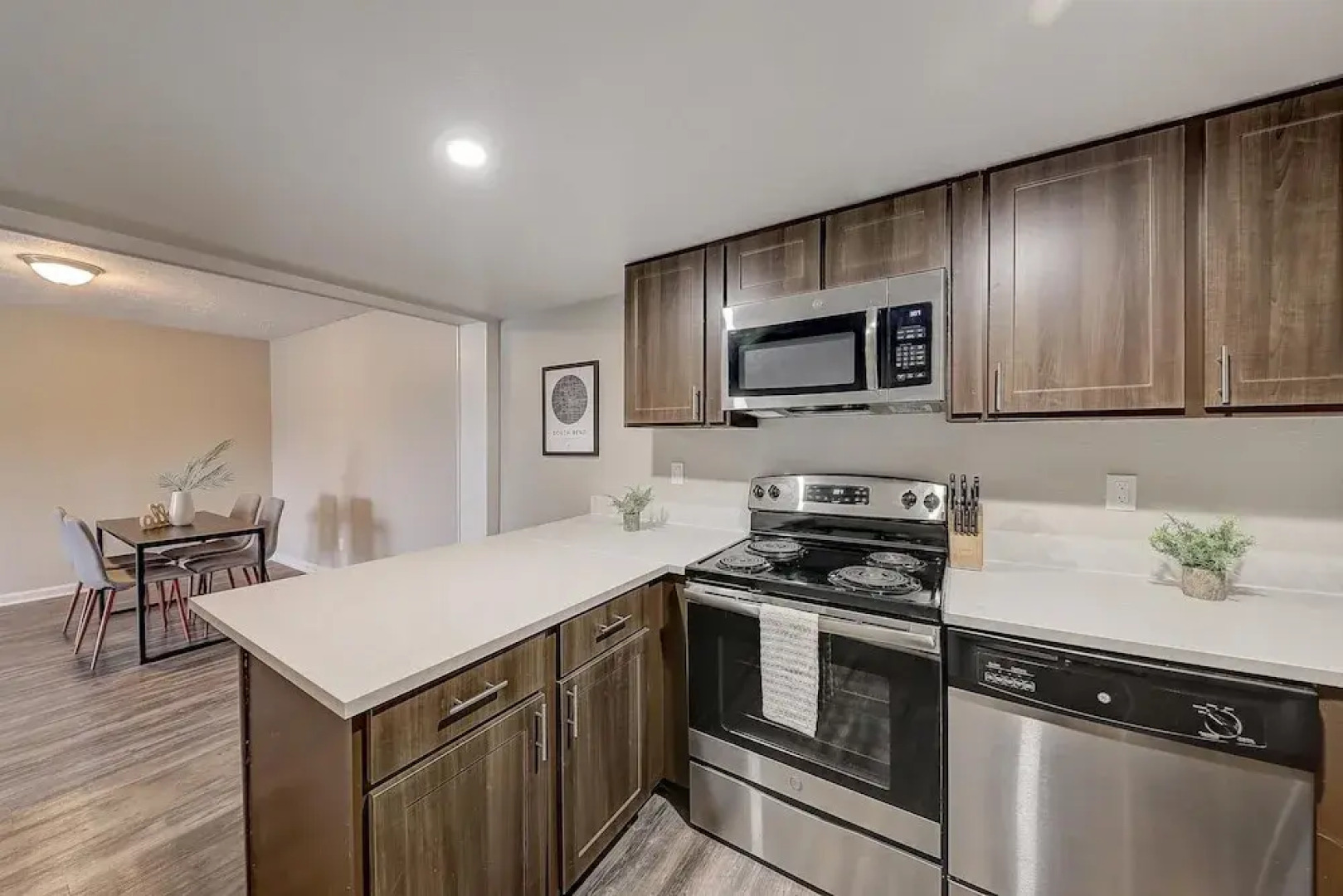 FRONTDESK Castle Point Apts Georgetown South Bend