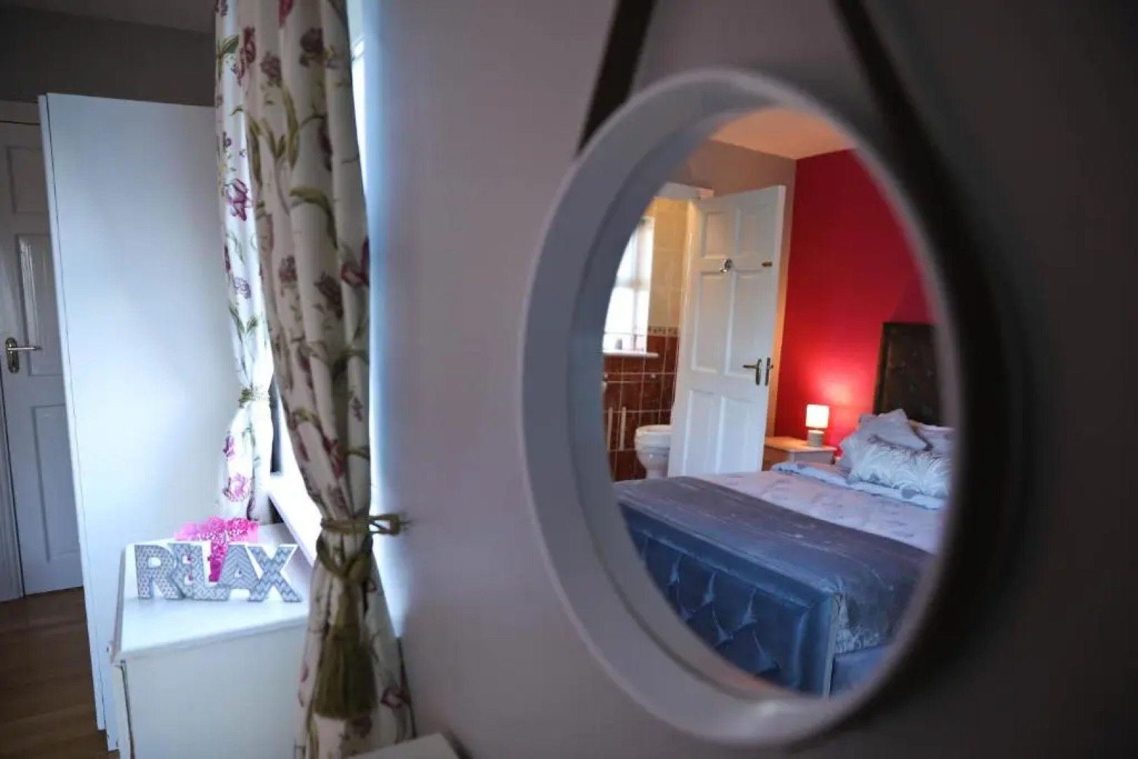 Seascape on the Edge of Town: 4 Beds All Ensuite.