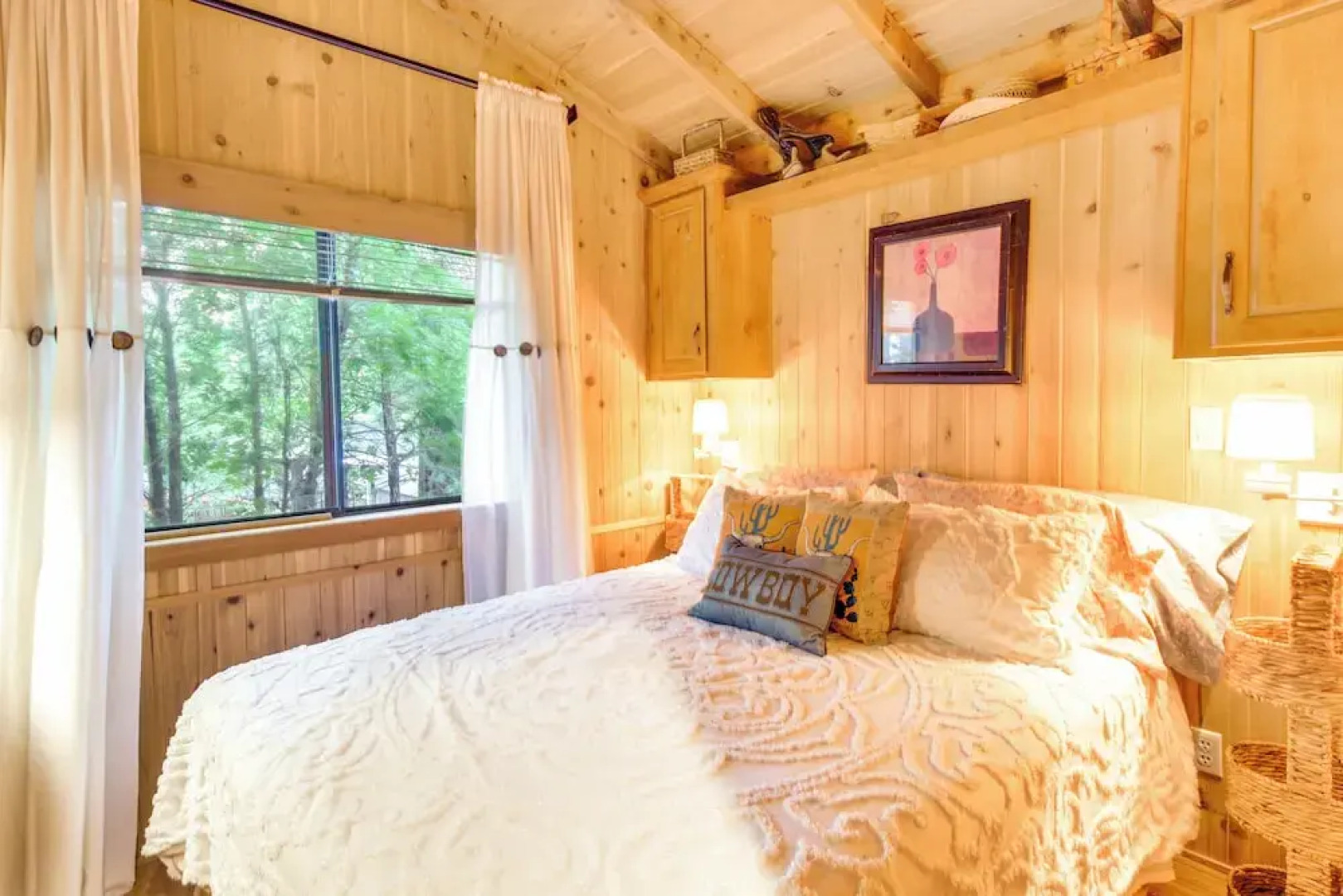 Hike & Fish: Cozy Cabin w/ Patio in Show Low!