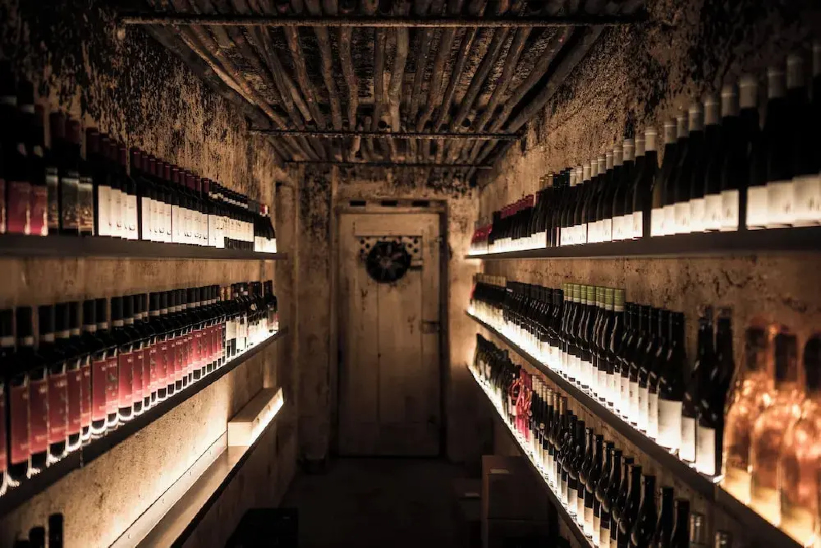 Presulis Hideaway Apartments & Restaurant