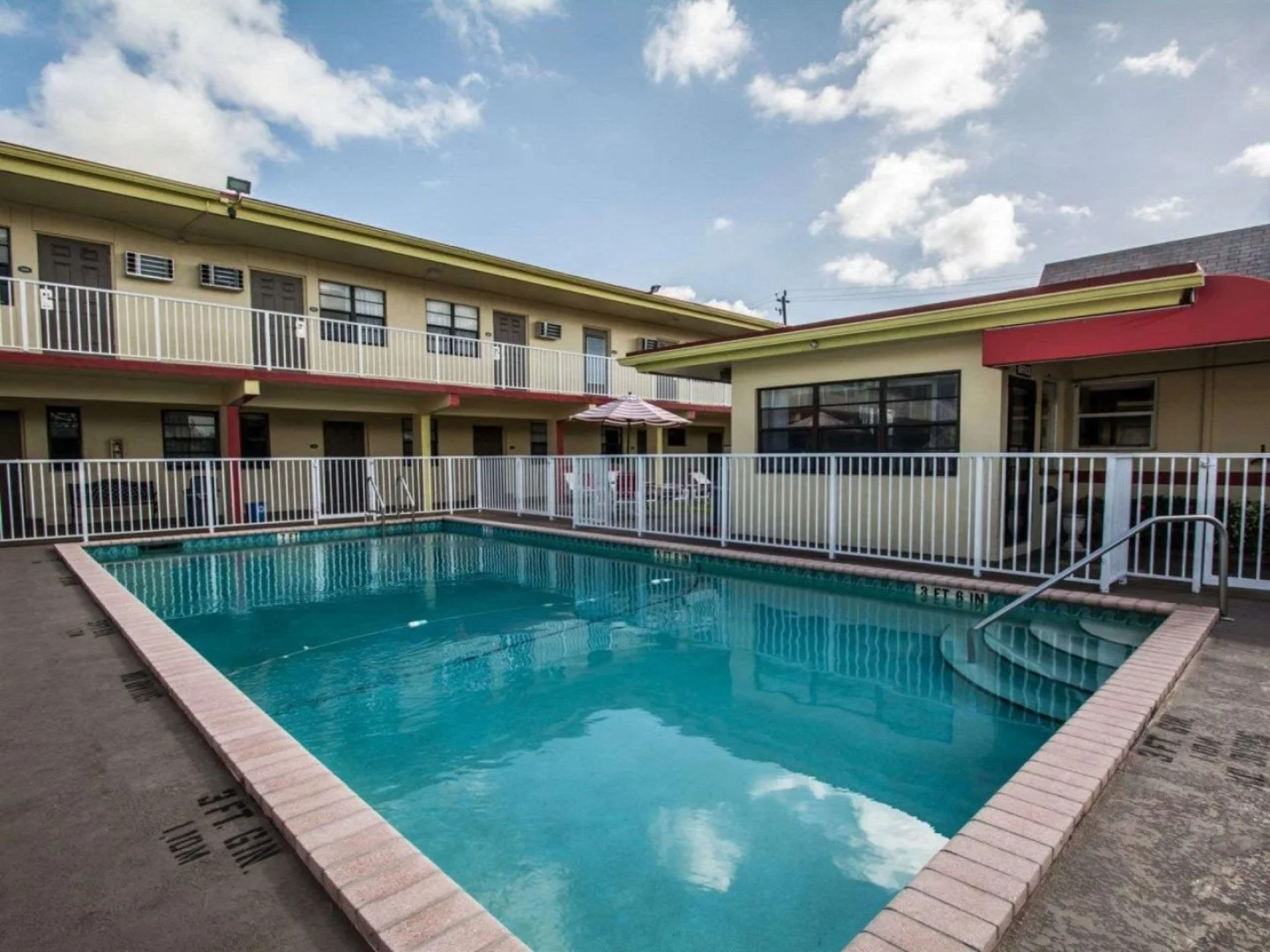 Fort Lauderdale Gardens Inn & Suites