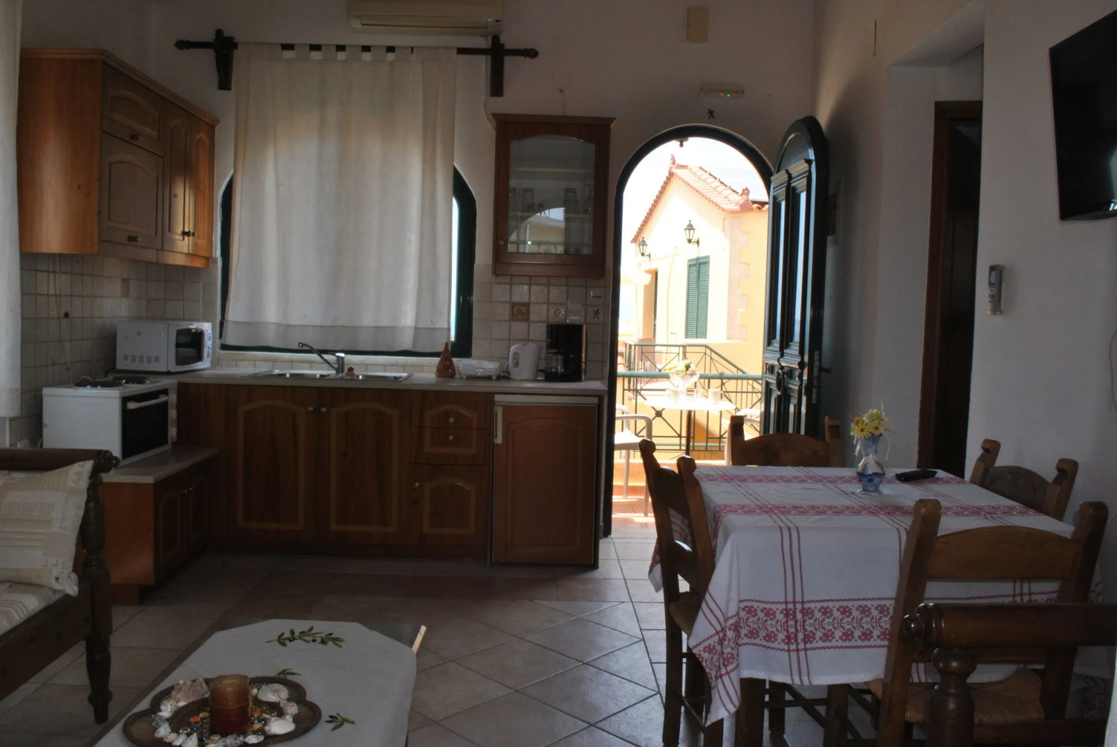 Skandalis Traditional Suites