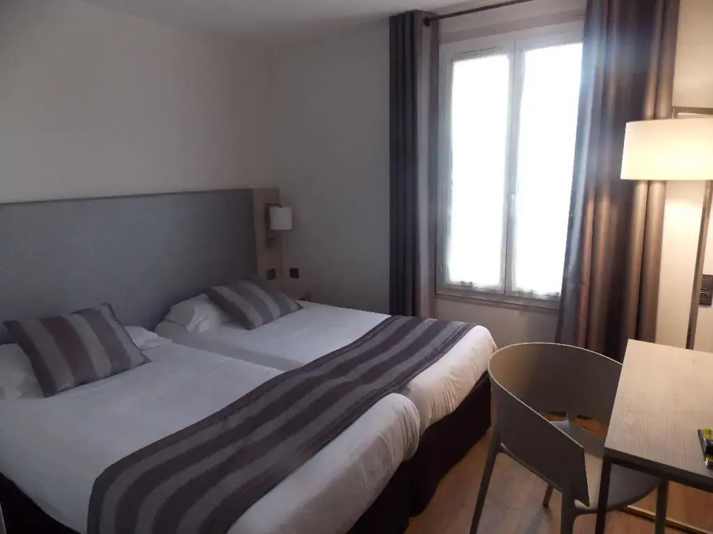 Отель Logis Hôtel Uzès Pont du Gard