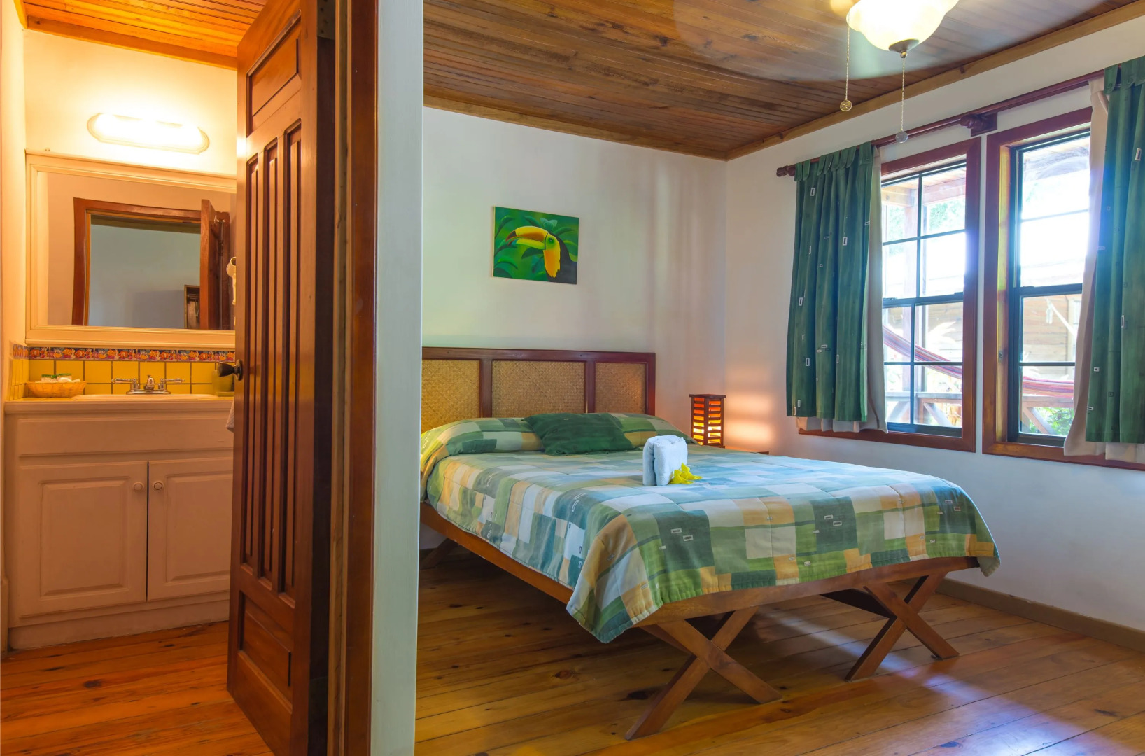 Las Rocas Resort And Dive Center