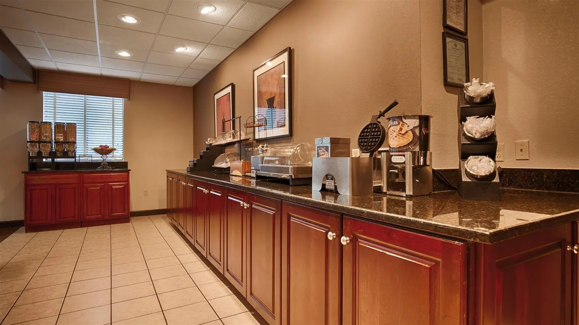 Best Western Plus Oak Mountain Inn