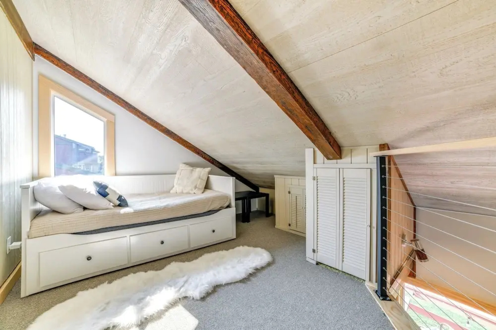 Skier's Paradise: Townhome w/ Deck in Cortland!