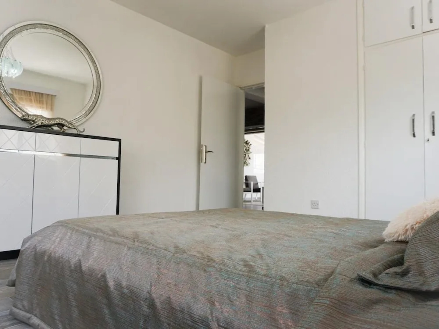 Sonia's Angel House- 300 Meters From the Beach, Newly Renovate Central Apartment