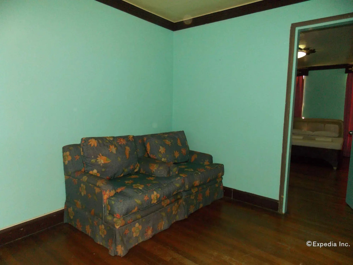 Regatta Residence Hotel