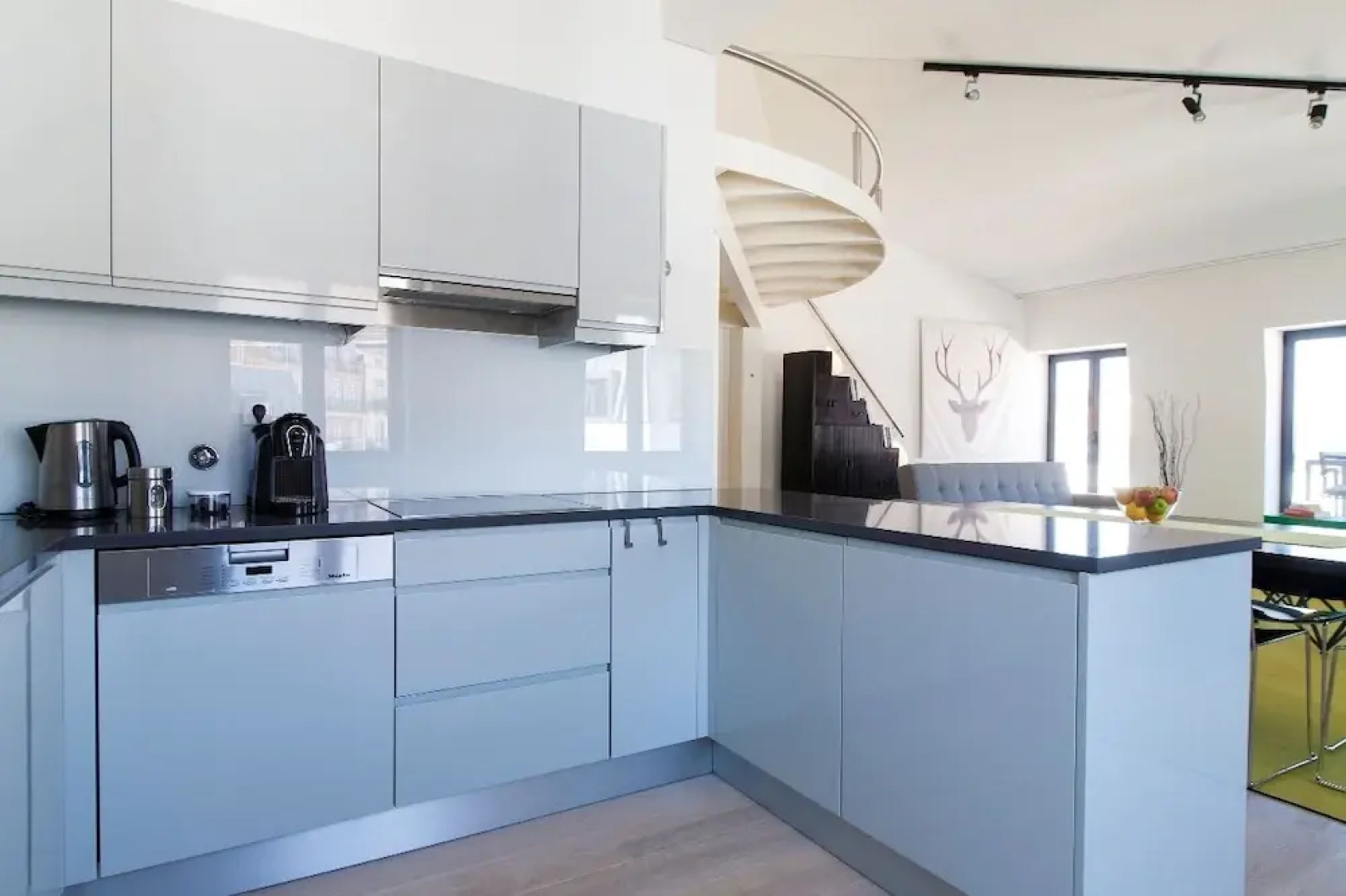 JOIVY Lux & Spacious 1BR home w/ huge terrace, 5mins to Academy of Sciences