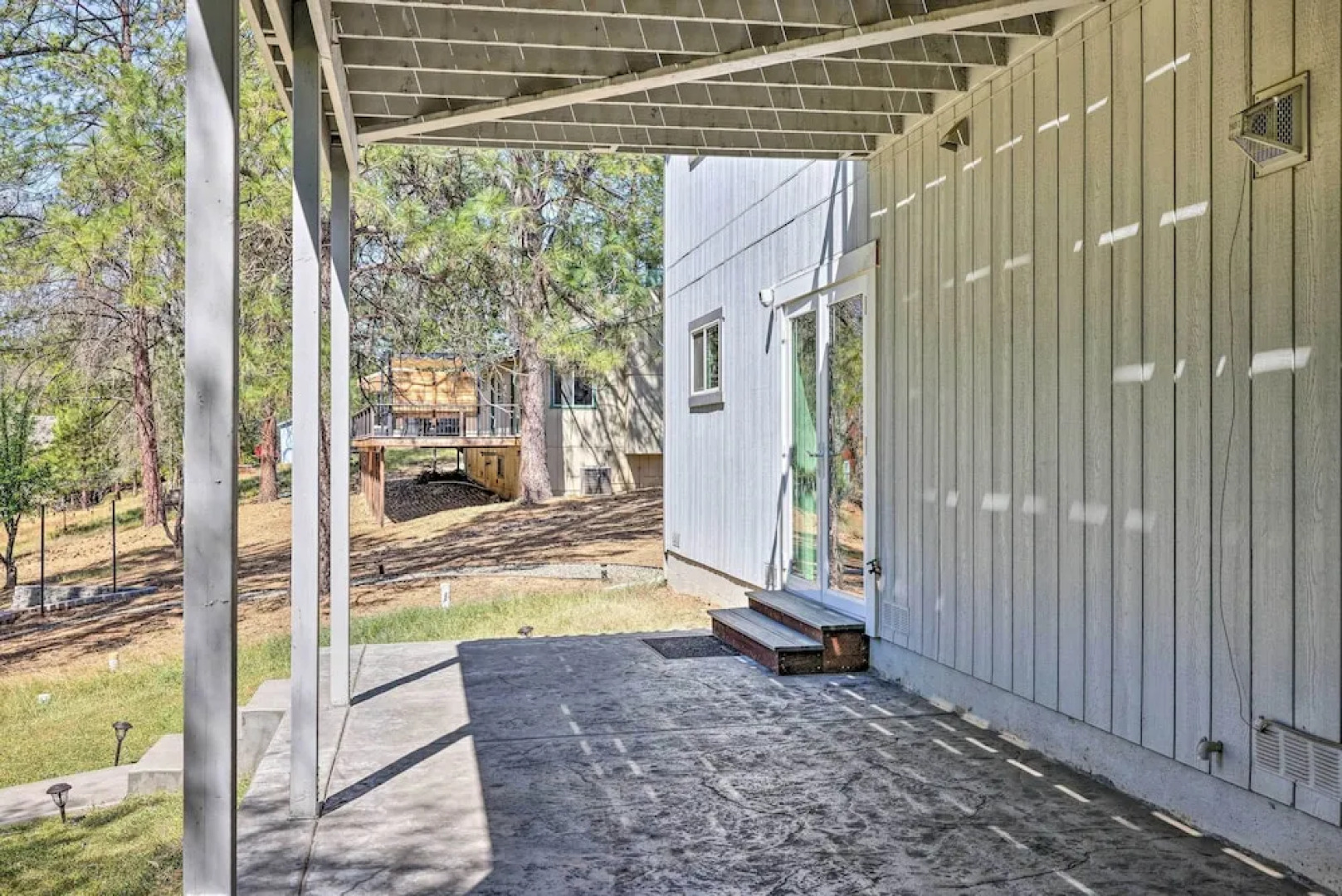 Community Perks: Welcoming Groveland Home