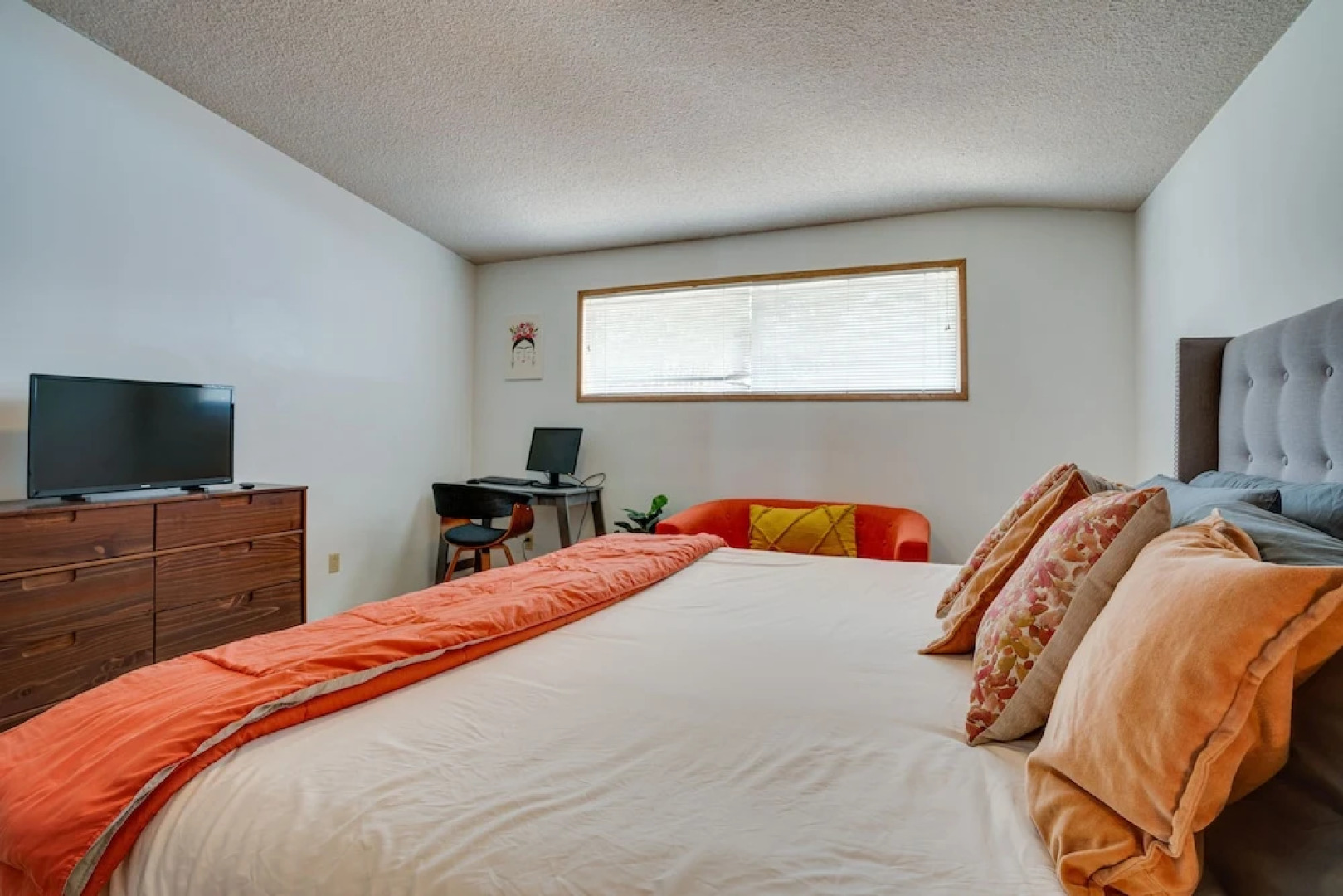 Colorful Lake Chelan Home w/ Saltwater Pool!