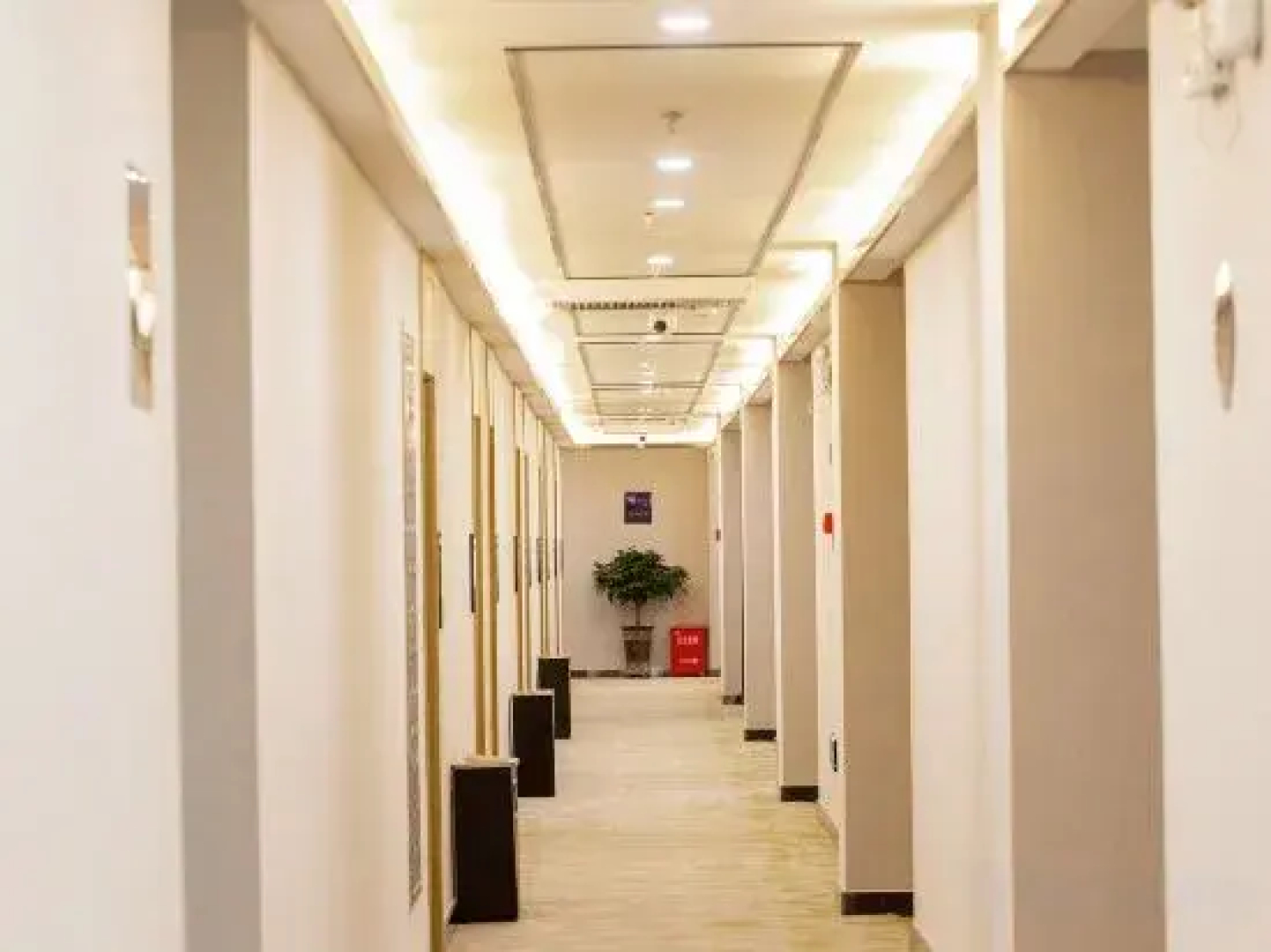 Super 8 Hotel Shihezi Century Plaza