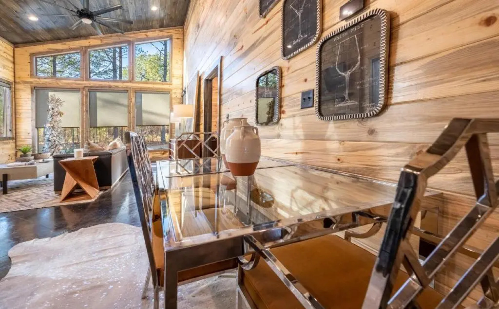Vacana Offline Cabin, Covered Back Deck, HotTub, FirePit, Pet Friendly