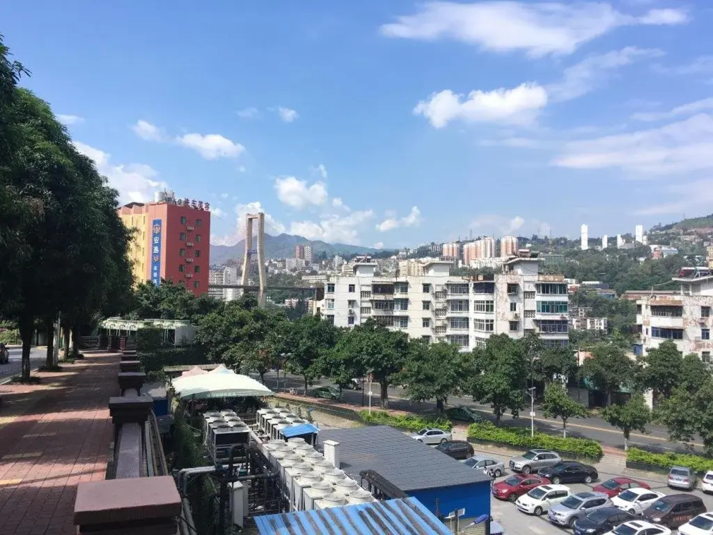 Yinxiang Business Inn