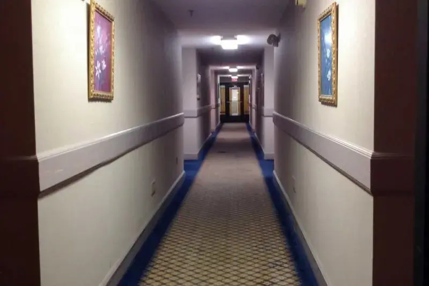 Econo Lodge & Suites