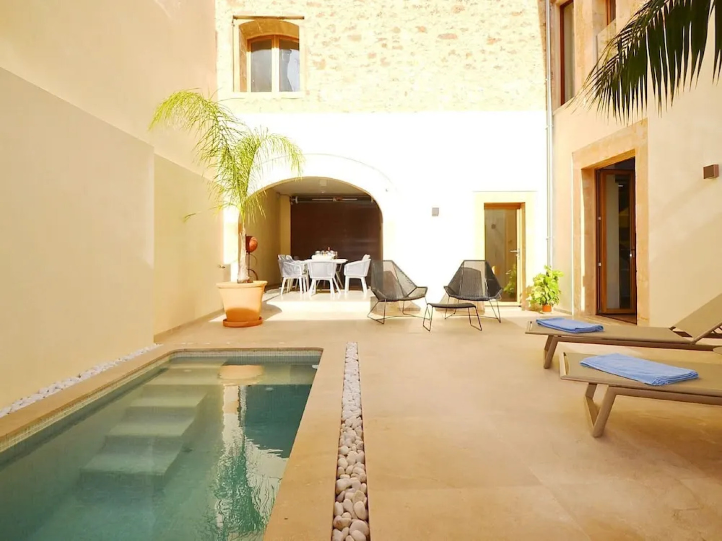 Top Quality Modern Town House in Petra With Private Pool