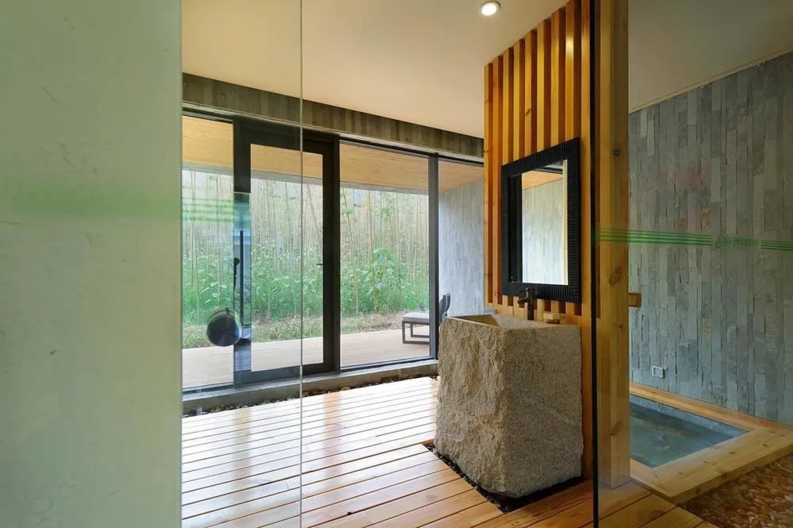 Bazhou MingTang Sun Moon Lake Hot Spring Hotel