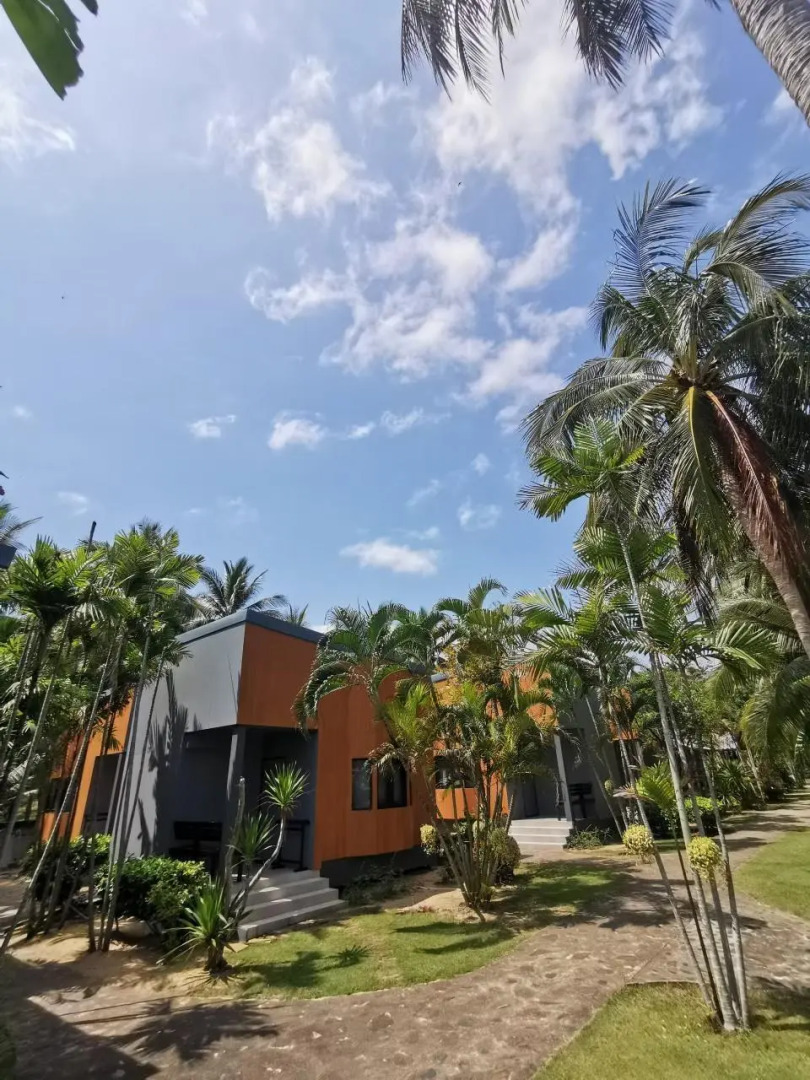 Coco Pino Bankrut Beach Resort.