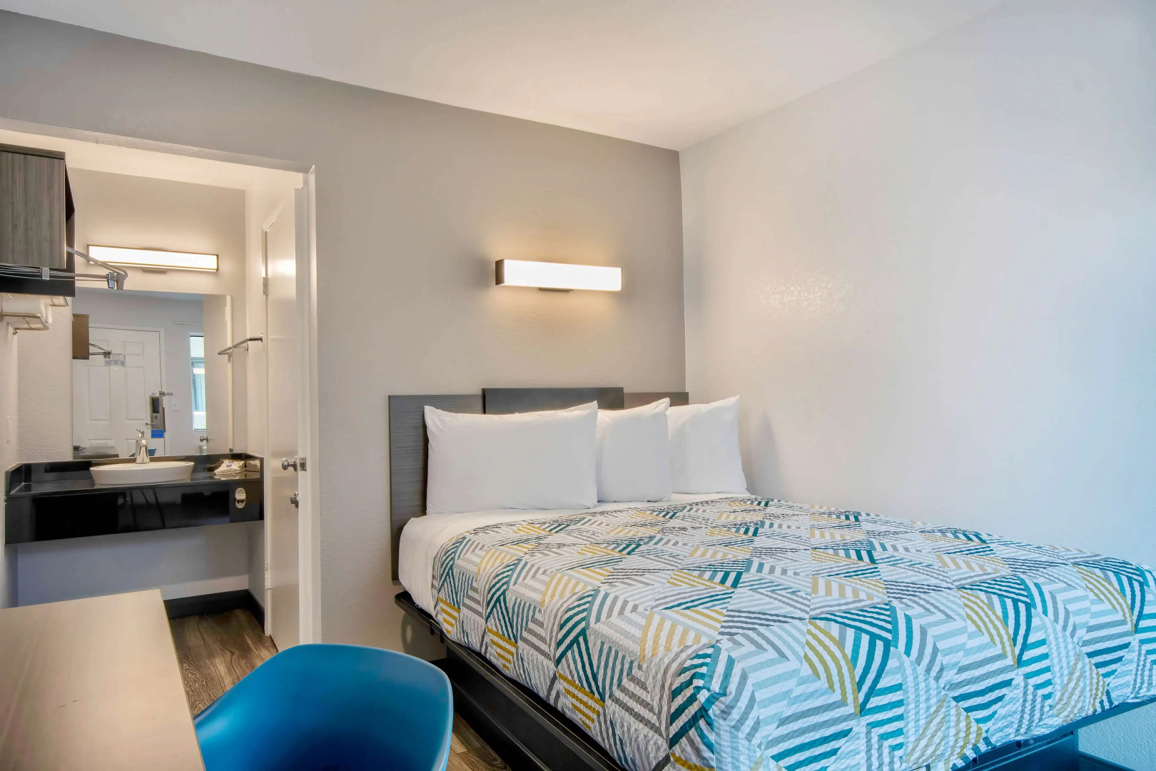 Motel 6 Marina, CA - Monterey