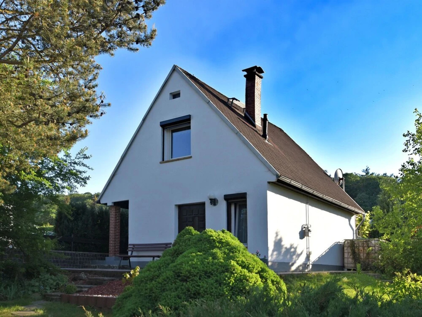 Modern Holiday Home in Güntersberge With Fish Pond