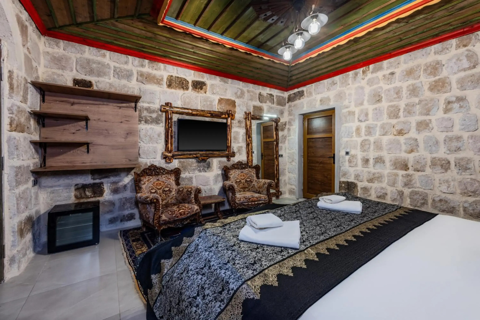 Kayatas Cave Suites
