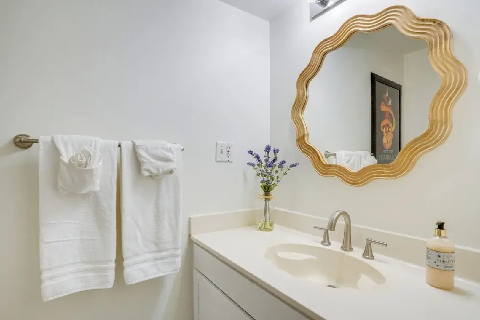 The White Elephant Inn Getaway w/ Pool & Hot Tub!