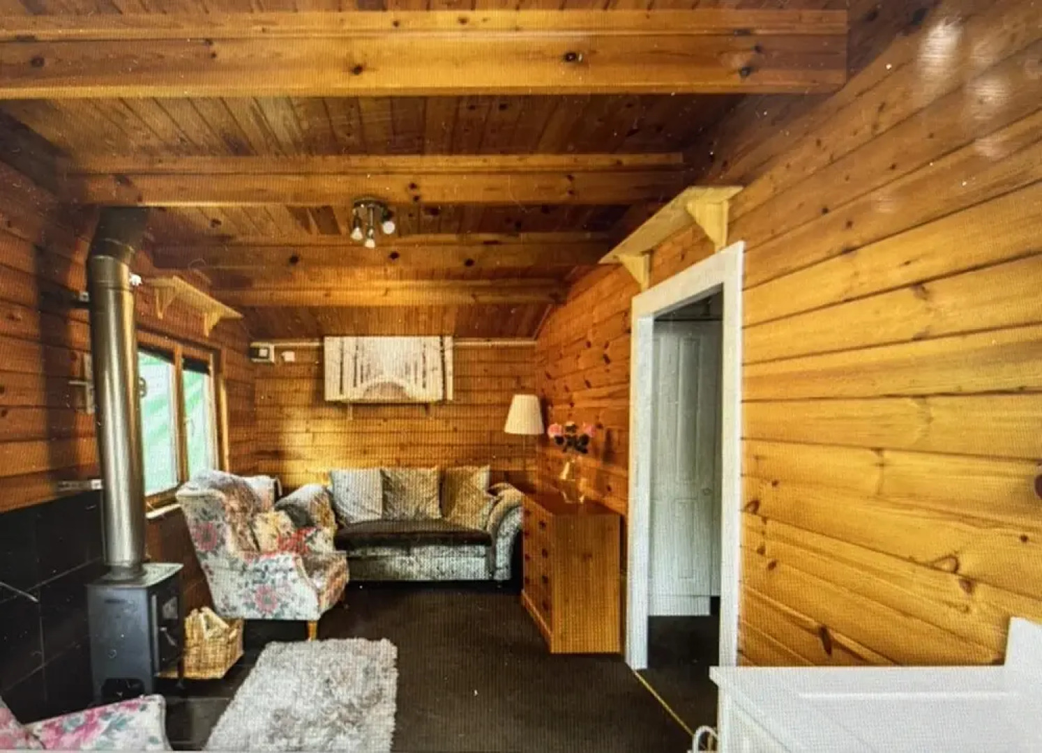 Beautiful 1-bed Secluded Cabin, With bar & Fire