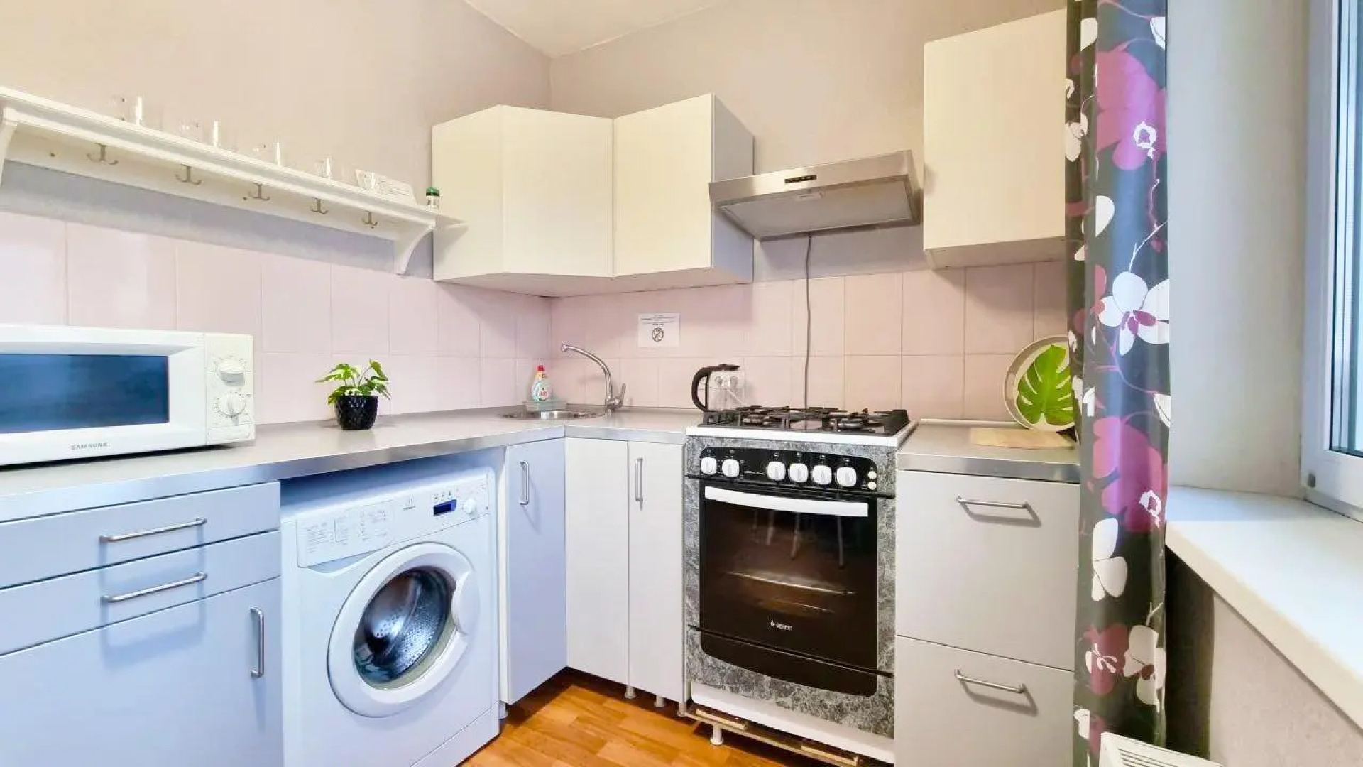 Niki Rent на Академика Жук 12