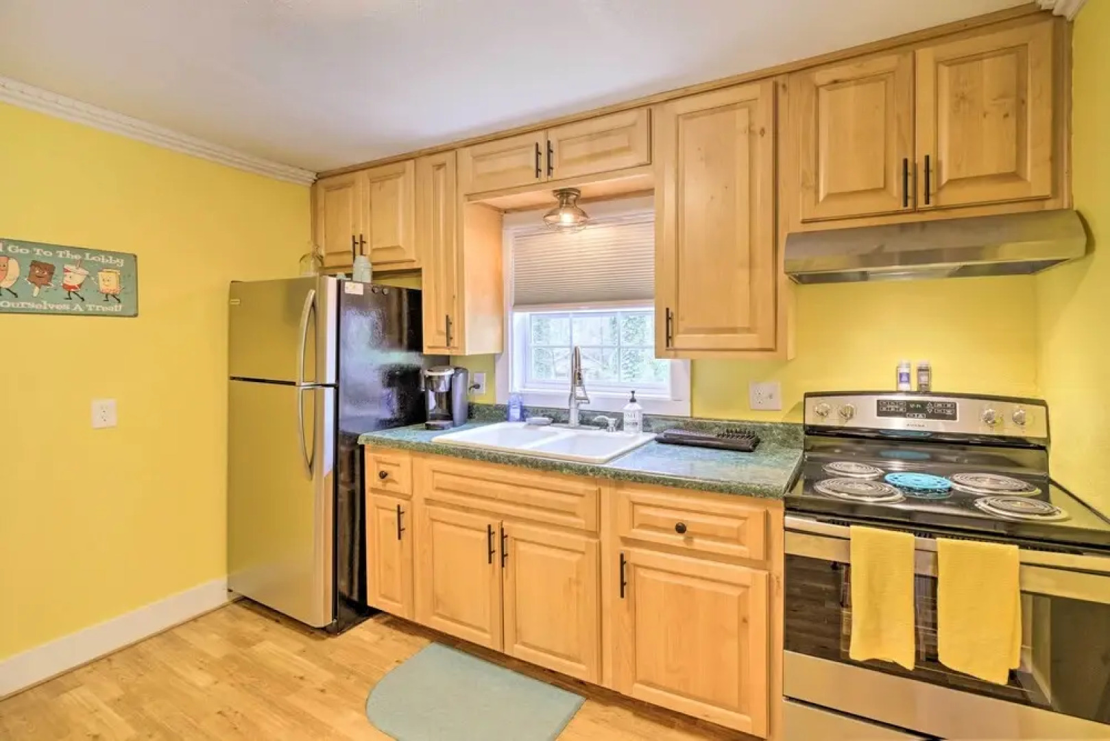 Cozy Wooded Retreat: 2 Mi to Dtwn Brevard!