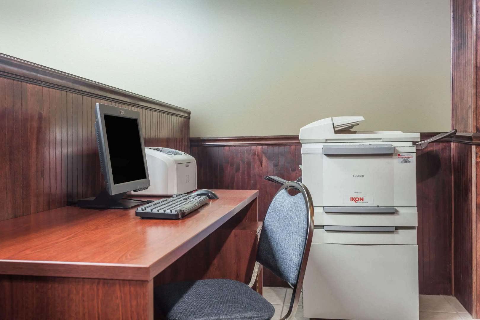 Days Inn & Suites by Wyndham Lexington