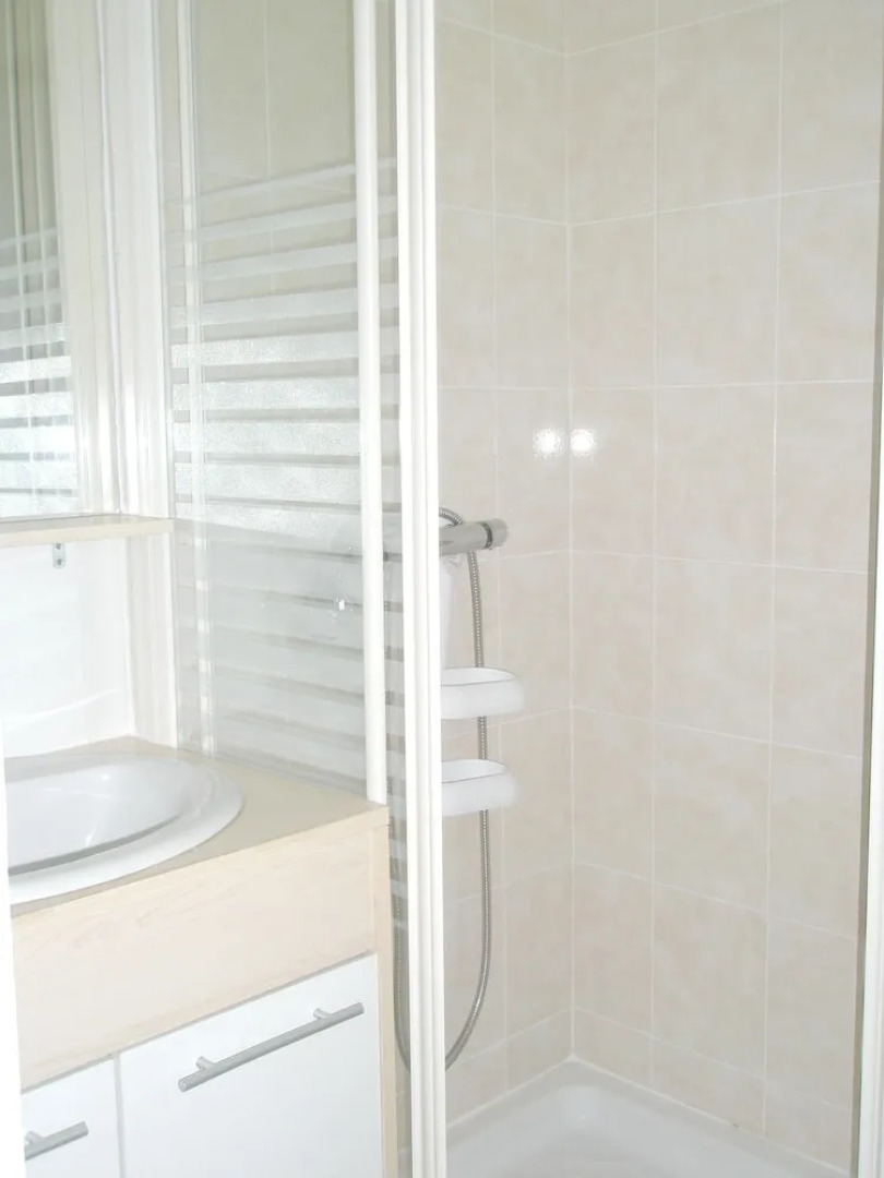 House With 2 Bedrooms in Saint-pierre-de-cormeilles, With Enclosed Gar