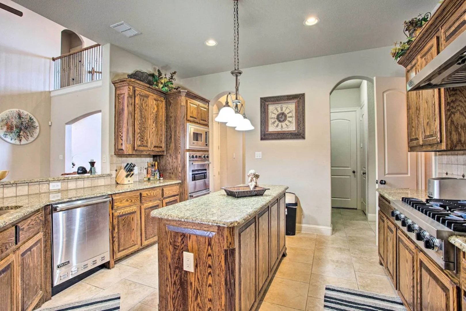 4 Mi to Grapevine Lake: Texas Home w/ Media Room