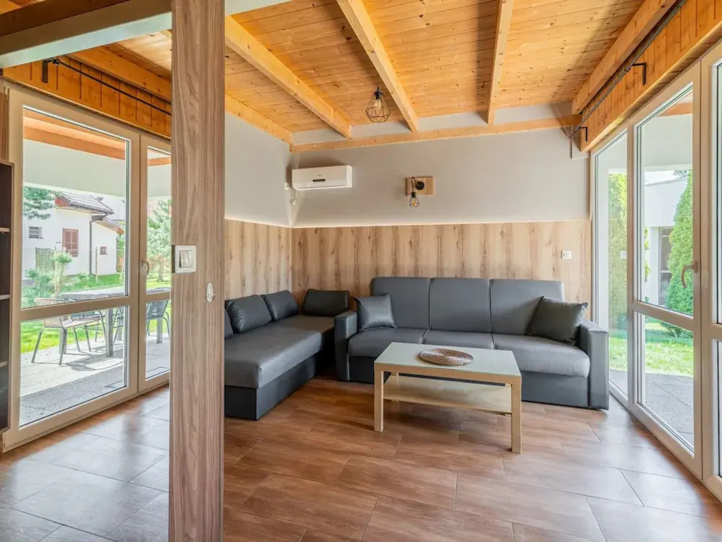 Holiday Homes With Pool, Close to the Beach