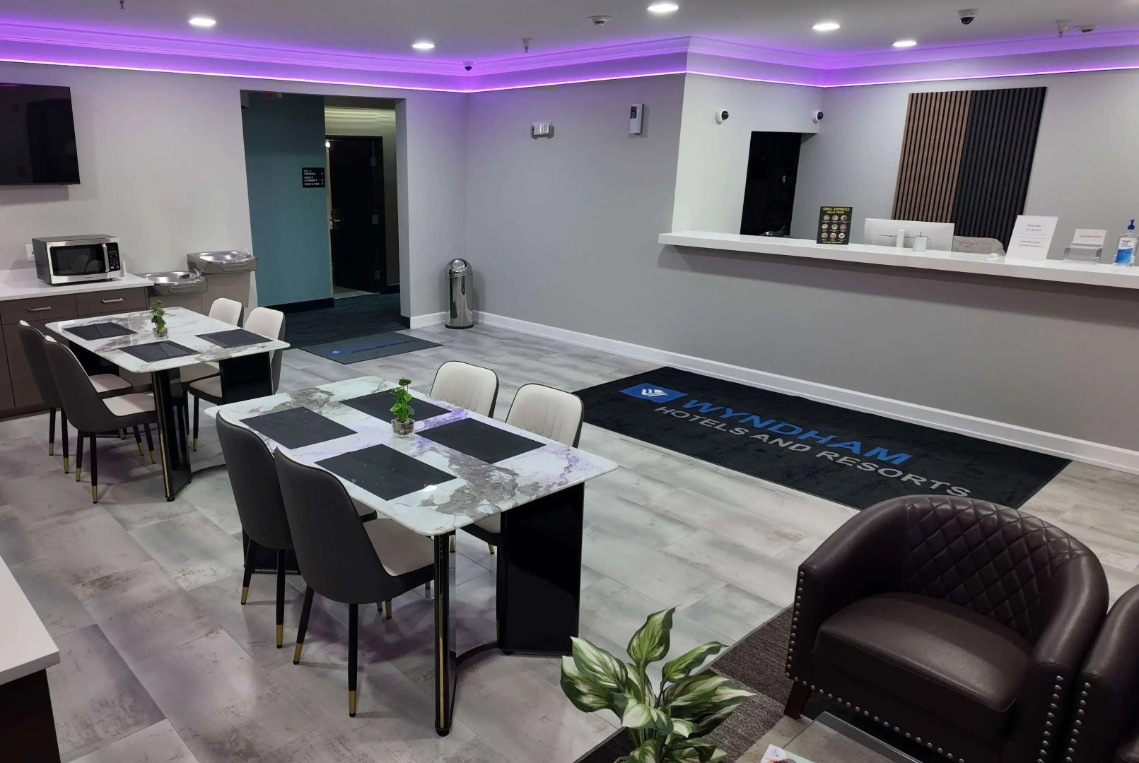 Super 8 by Wyndham Hampshire IL