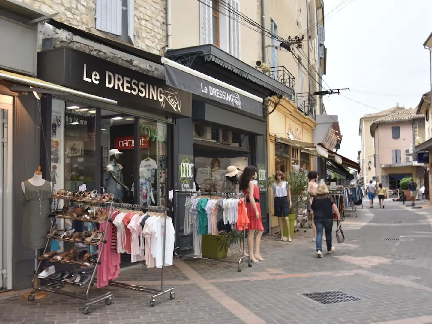 Private Infinity Pool, Beautiful View of Mont Ventoux, a Dream Spot!