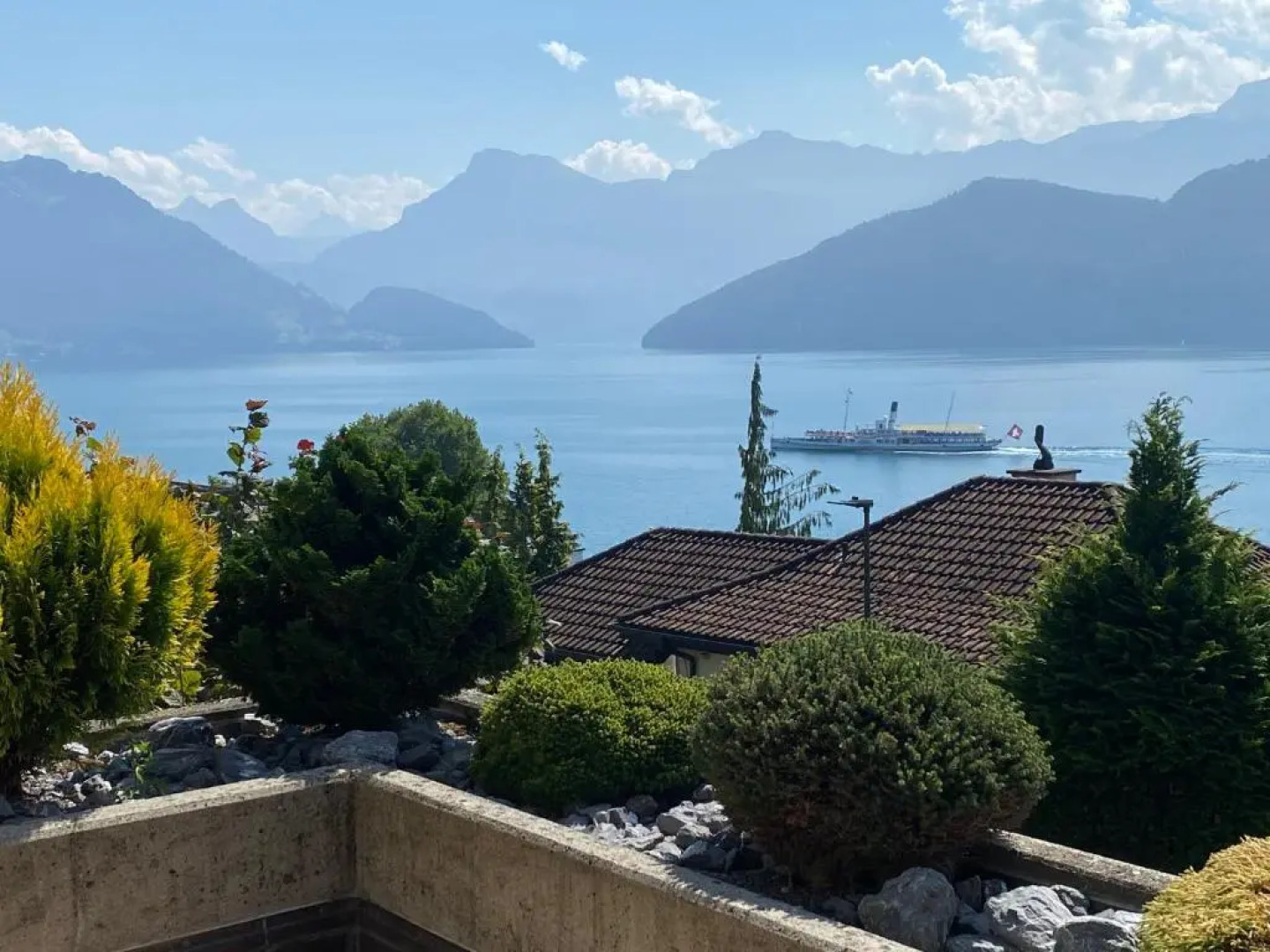 A beautiful apartment with direct view at the lake for 4 persons