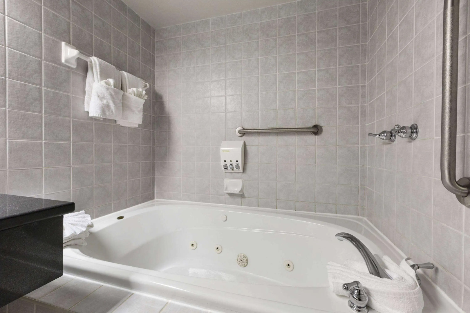 Days Inn by Wyndham Ottawa West