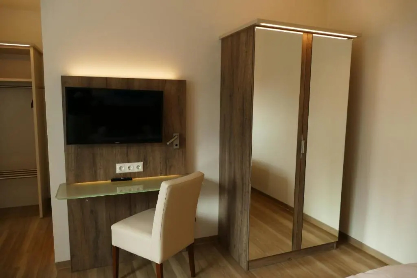 Meyn's Apartments & Hotel